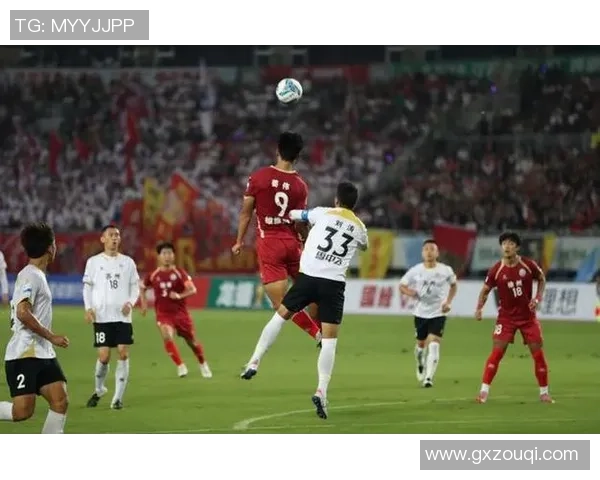 足球巨星脚踩炫酷转场瞬间引爆全场激情视觉盛宴