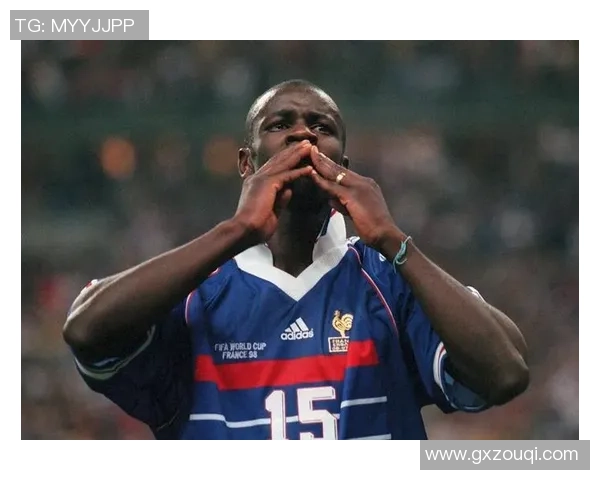 法国球星热爱足球激情四溢从草地到绿茵场的梦想与追求 法国球星热爱足球激情四溢从草地到绿茵场的梦想与追求