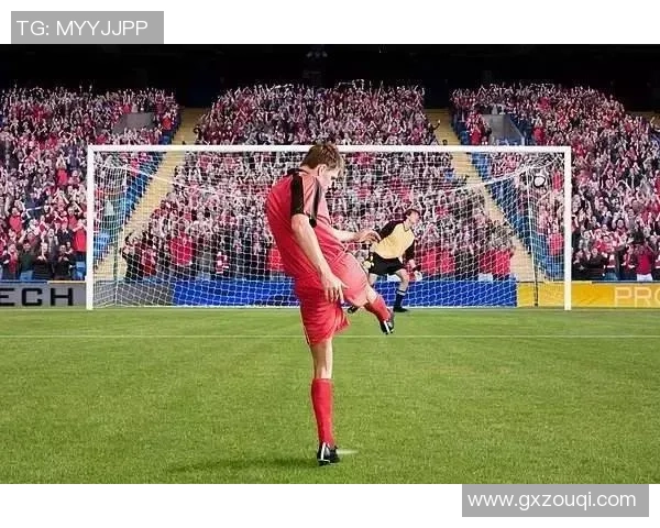 聚焦绿茵场球星精彩瞬间演绎震撼人心的足球射门动作 聚焦绿茵场球星精彩瞬间演绎震撼人心的足球射门动作